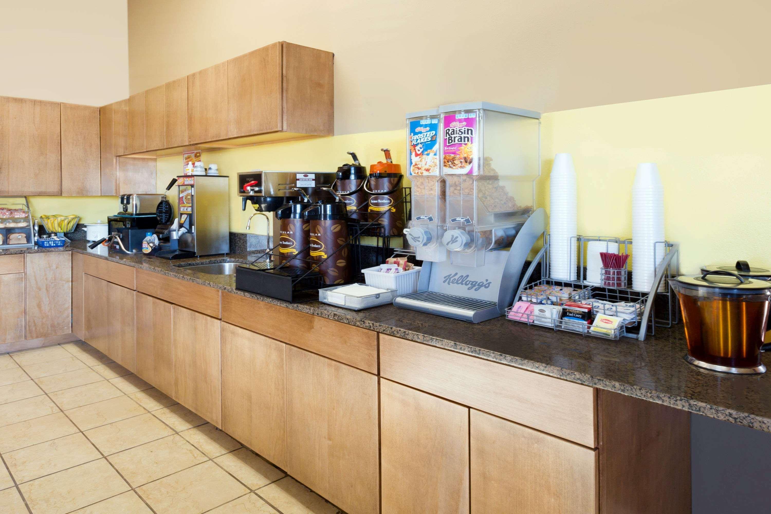 Super 8 By Wyndham Carroll Motel Buitenkant foto